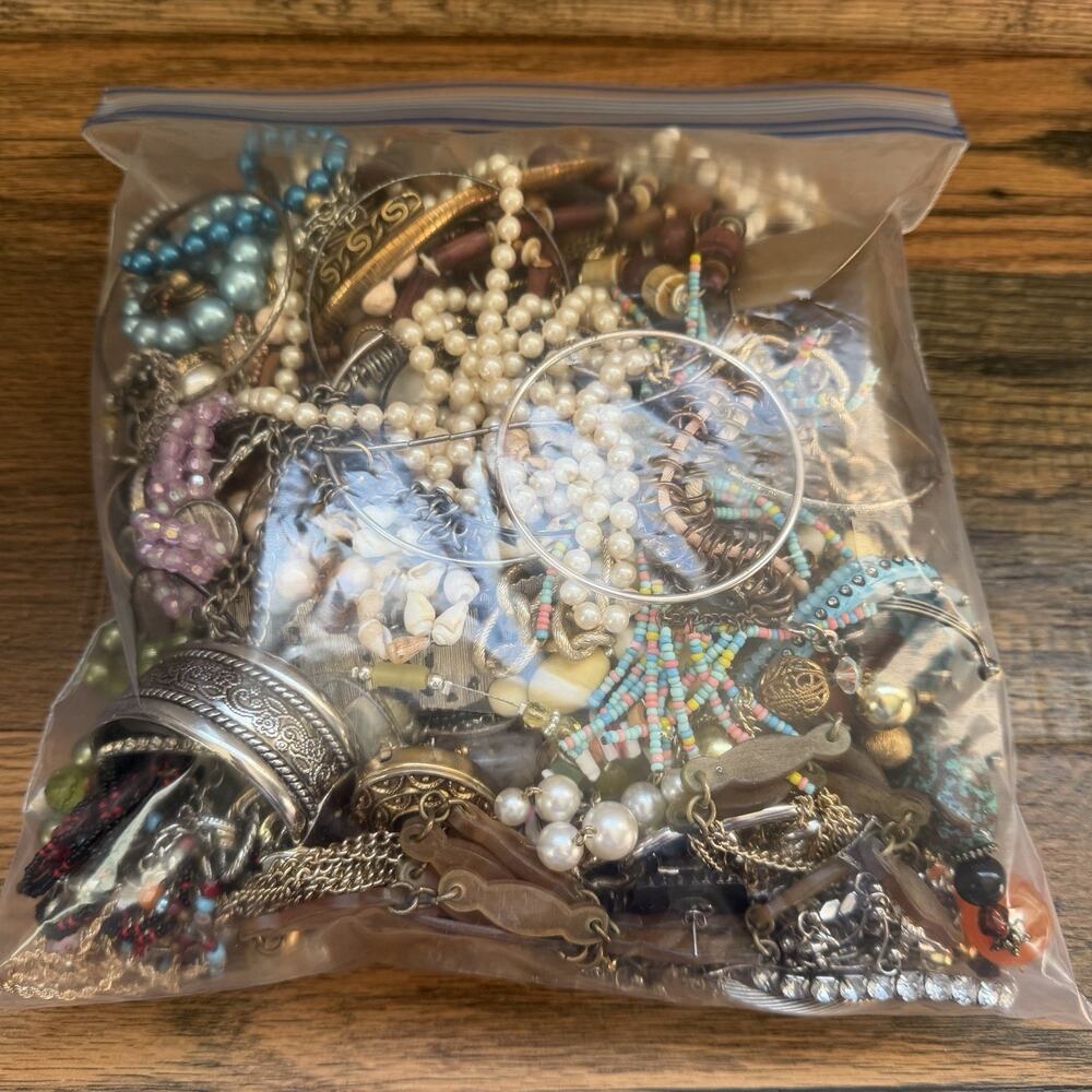 6 Lbs. Vintage to Modern Costume Jewelry Junk Tangled Estate Craft Lot - Picture 2 of 9
